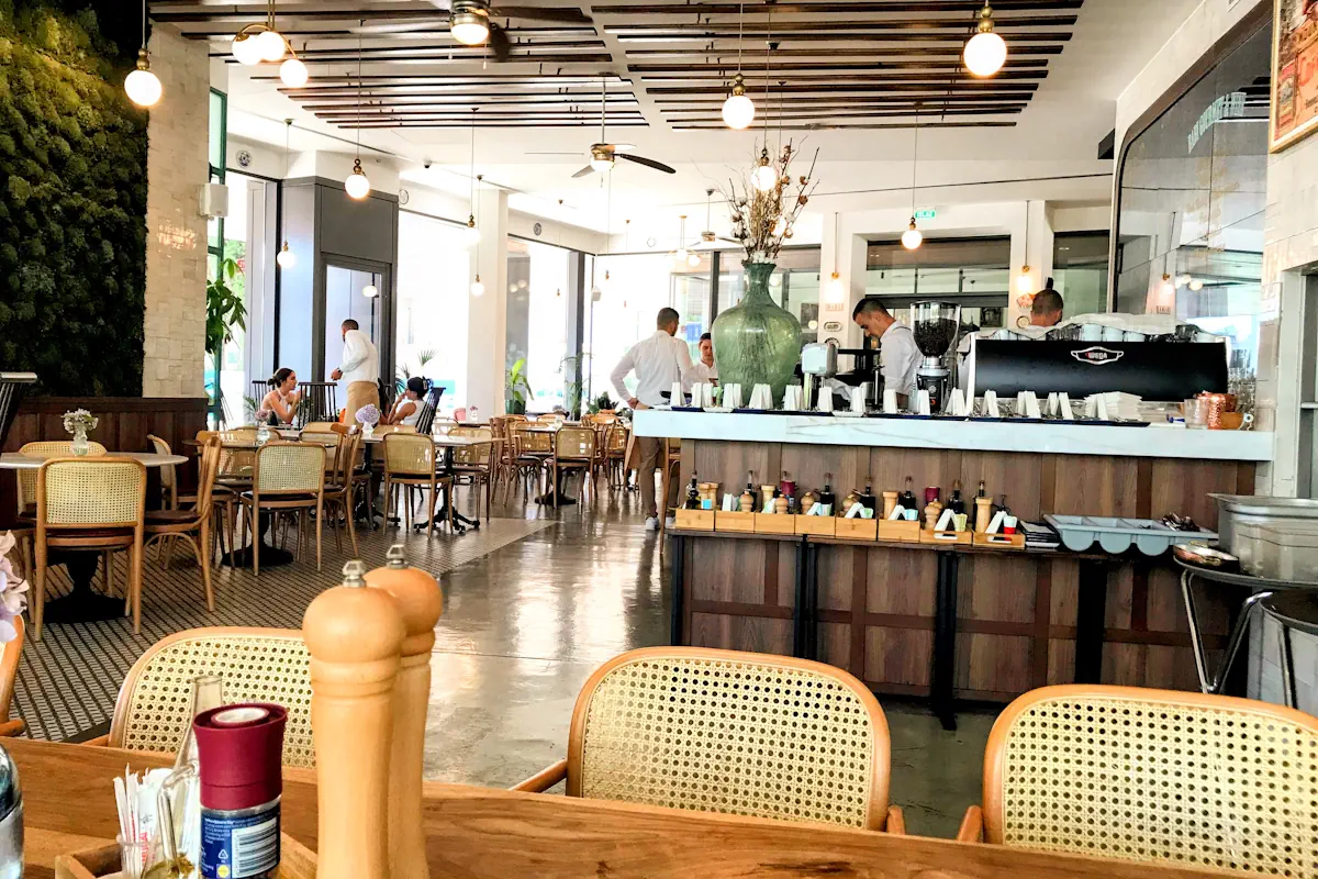 Modern interior of Babi Gourmet & Wine in Capital Plaza