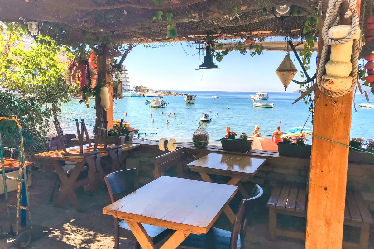 Becici Beach Rafailovici neighborhood Tri Ribara Restaurant