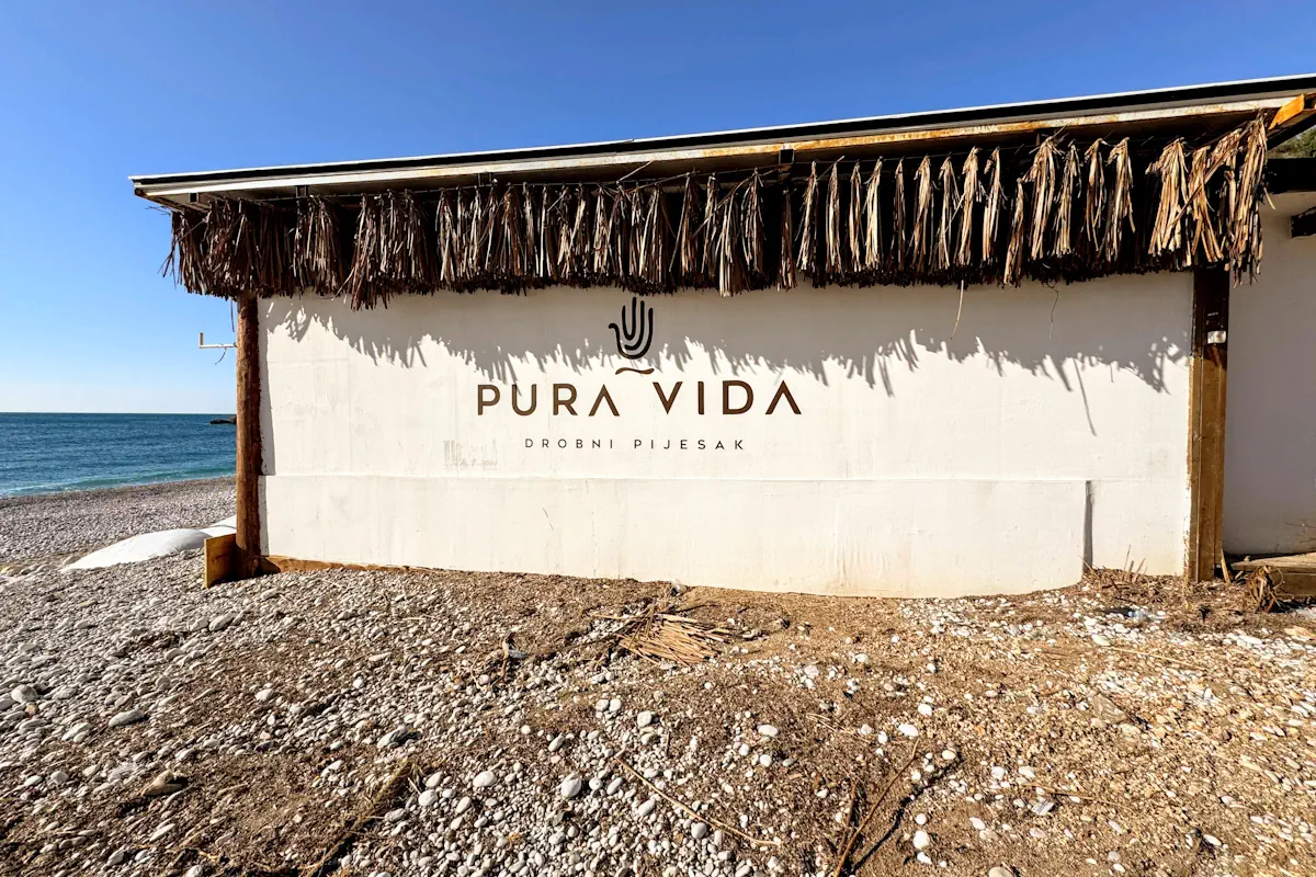 Pura Vida Beach Club Drobni Pijesak