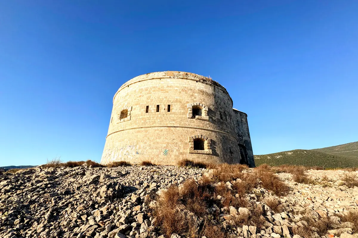Arza Fortress overlooking the Adriatic