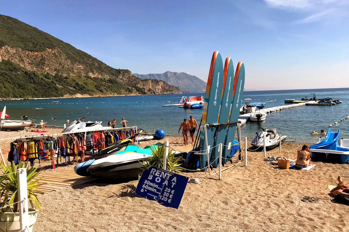 Kayaking and water sports activities on Jaz Beach