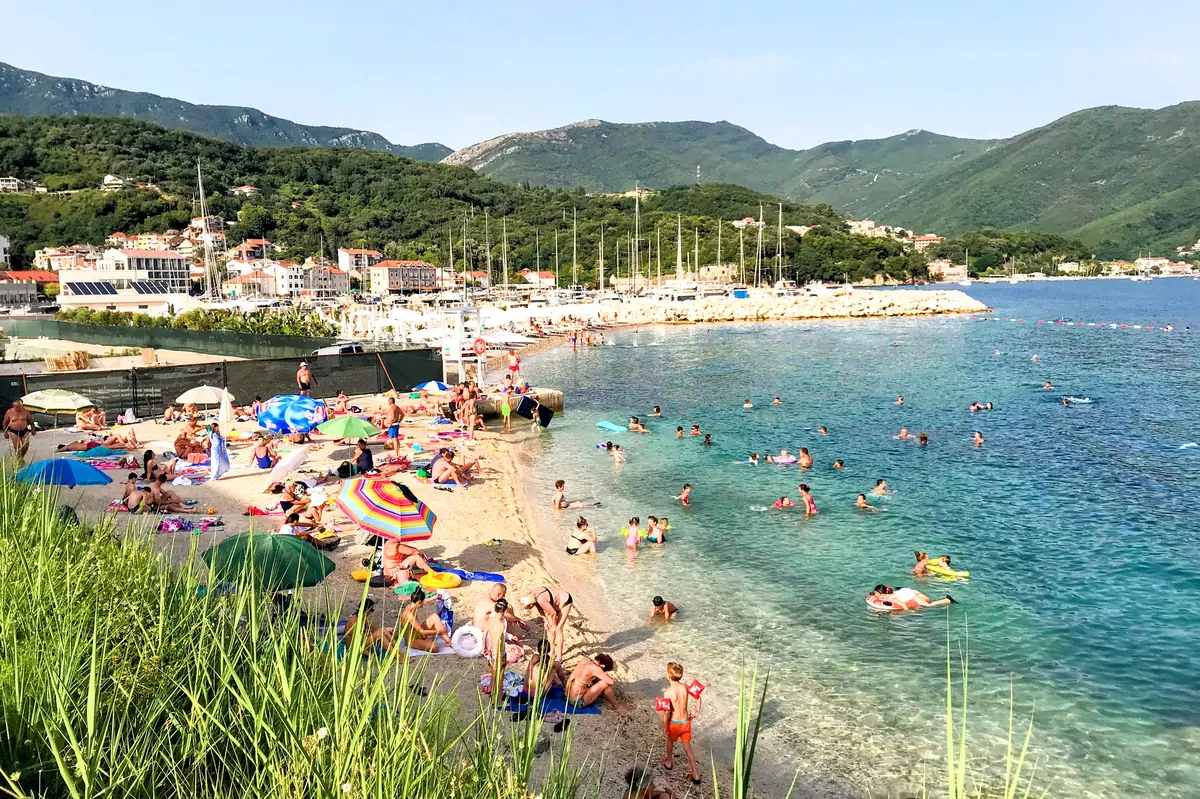 Lazure beach club and the public pebble section in Meljine