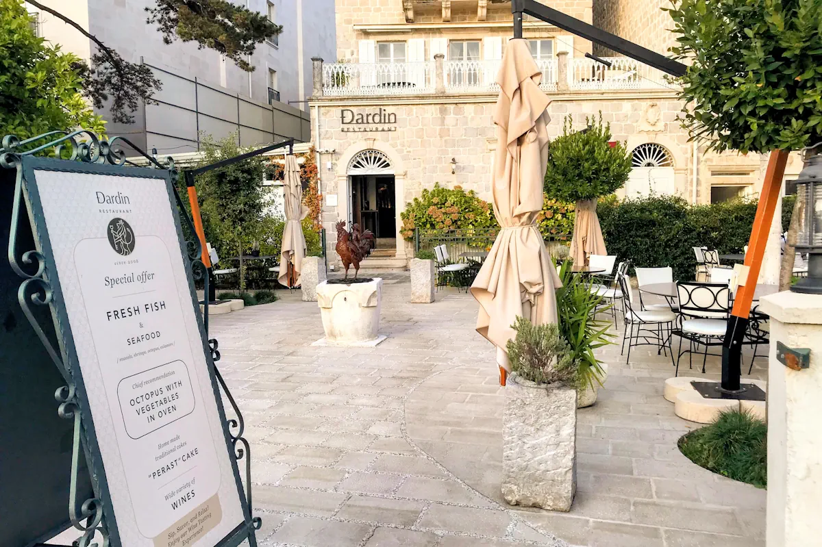 Restaurant Djardin Courtyard