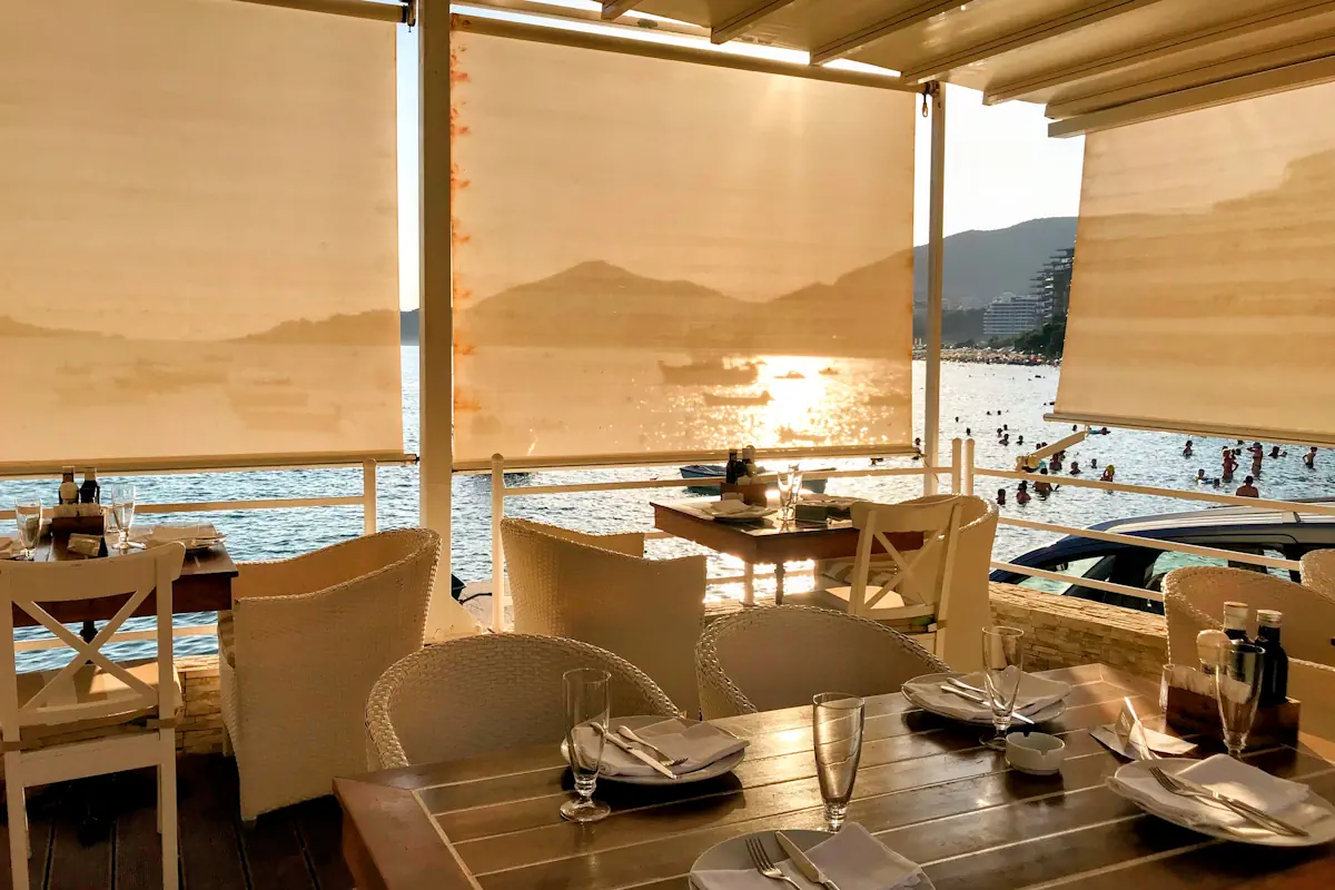 Waterfront dining at Restaurant Porat, Rafailovici