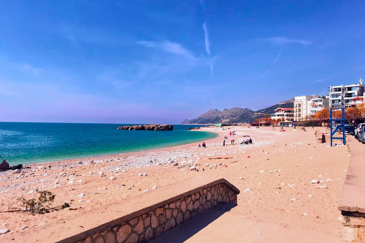 Veliki Pijesak beach in Dobra Voda with turquoise water