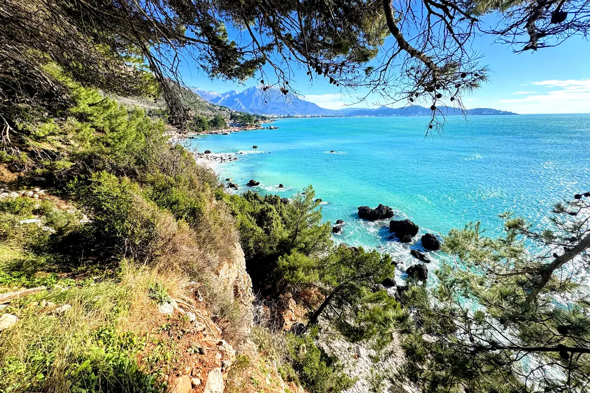 Ratac Beach southern flanks overlooking the turquoise waters and Bar